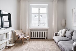 Modern Top-Floor Apt. in Helsinki