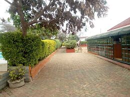 Savannah Lodge Nguluni