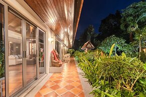 Famous Baan Bua Luxury Estate V238