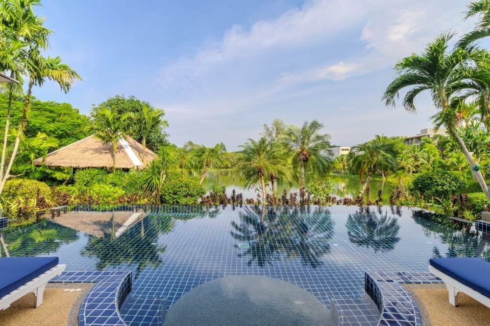 Famous Baan Bua Luxury Estate V238
