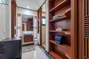 Famous Baan Bua Luxury Estate V238