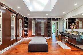 Famous Baan Bua Luxury Estate V238