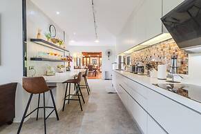 Famous Baan Bua Luxury Estate V238