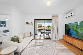 Stylish 2BR With Wi-fi 100 Mbps TV big 75 Inch