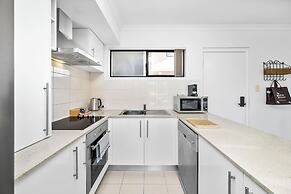 Stylish 2BR With Wi-fi 100 Mbps TV big 75 Inch