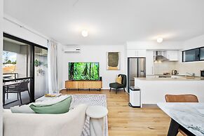 Stylish 2BR With Wi-fi 100 Mbps TV big 75 Inch