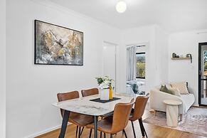 Stylish 2BR With Wi-fi 100 Mbps TV big 75 Inch