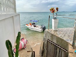 Phaladise Beach Villa at Phala Beach, Ban Chang