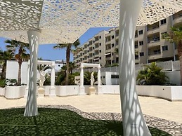Ocean Garden 2BR Apartment Heated Pool Parking