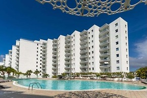 Ocean Garden 2BR Apartment Heated Pool Parking