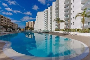 Ocean Garden 2BR Apartment Heated Pool Parking