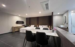 Suwon Hound Hotel