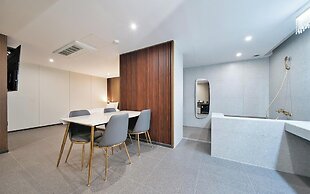 Suwon Hound Hotel