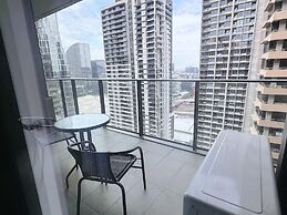 A Chic 2BR Apt Across From Southern Cross Station