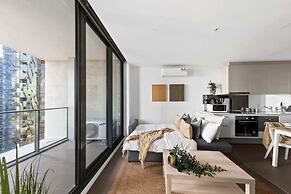 Modern Apartment Steps From Central Station