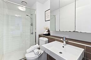 Modern Apartment Steps From Central Station