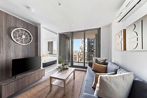 Modern Apartment Steps From Central Station