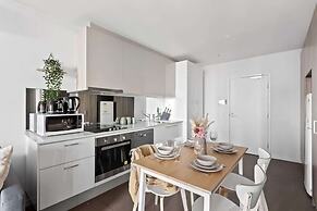Modern Apartment Steps From Central Station