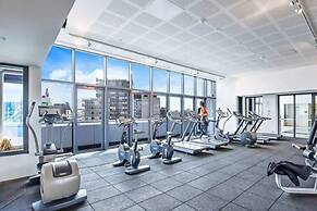 A Cozy & Modern 2BR Apartment, Fantastic Views