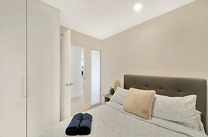 A Cozy & Modern 2BR Apartment, Fantastic Views