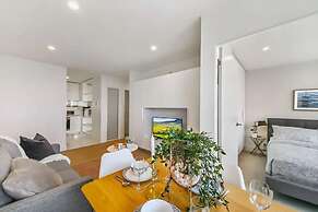 A Cozy & Modern 2BR Apartment, Fantastic Views