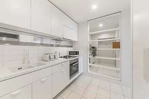 A Cozy & Modern 2BR Apartment, Fantastic Views