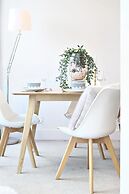 A Cozy & Modern 2BR Apartment, Fantastic Views
