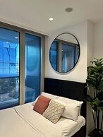 A Comfy Apt Next to Southern Cross