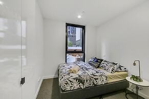 A Comfy 2BR Apt, 5-min Walk To Melbourne Central