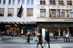 A Comfy 2BR Apt, 5-min Walk To Melbourne Central
