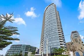 A 2BR Apt With Amazing Harbor Views, Free Parking