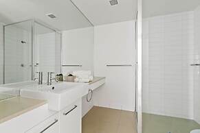 A 2BR Apt With Amazing Harbor Views, Free Parking
