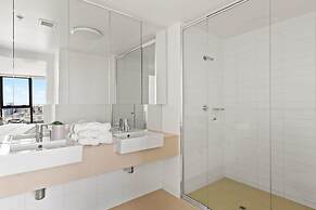 A 2BR Apt With Amazing Harbor Views, Free Parking