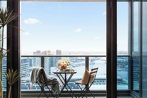 A Cozy 2BR Apt With Harbour Views, Free Parking