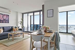 A Cozy 2BR Apt With Harbour Views, Free Parking