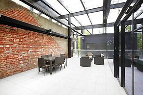 A Cozy 2BR Apt With Harbour Views, Free Parking