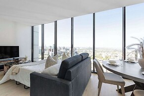 A Cozy 2BR Apt With Panoramic Views, Free Parking