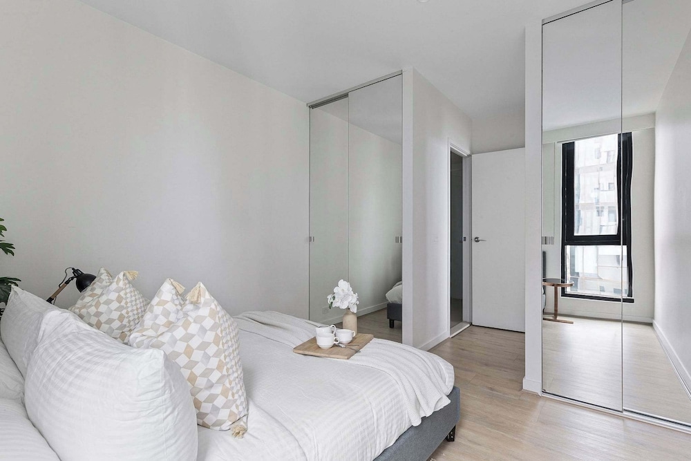 A Cozy 2BR Apt With Panoramic Views, Free Parking