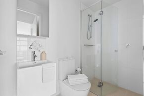 A Cozy 2BR Apt With Panoramic Views, Free Parking