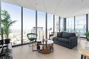 A Cozy 2BR Apt With Panoramic Views, Free Parking