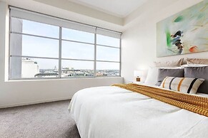 A Comfy & Spacious 2BR Apt Harbour View