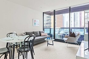 City View 2br, Free Parking, Bright & Central Apt