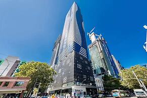 City View 2br, Free Parking, Bright & Central Apt