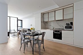 A Cozy 2BR Apt Right on Buzzing Chapel Street