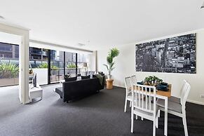 A Large 2BR Apt Near Crown, Sleeps 8, Free Parking