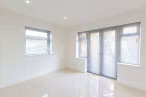 Bridge Road - Room 1