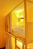 Bed & Beach Hostel Karon