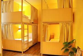 Bed & Beach Hostel Karon
