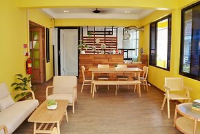 Bed & Beach Hostel Karon