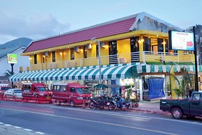 Bed & Beach Hostel Karon